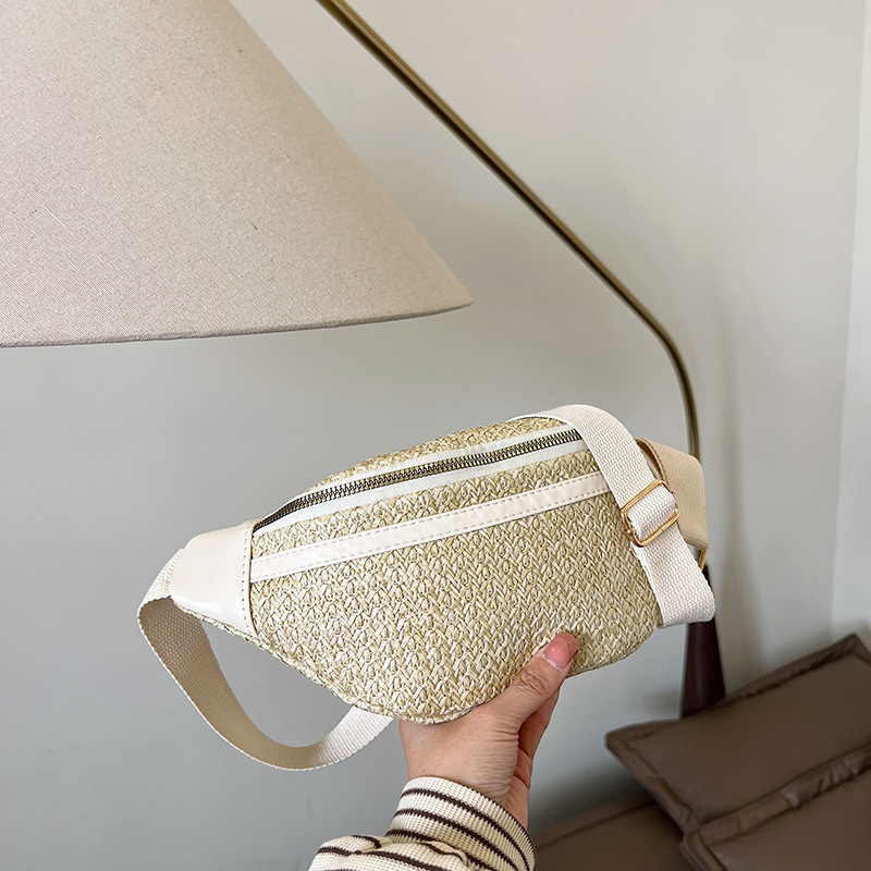 This year, there is a trend of weaving color-blocking and patchwork small bags for women in the summer of 2024. These are trendy and personalized straw-woven crossbody bags full figure