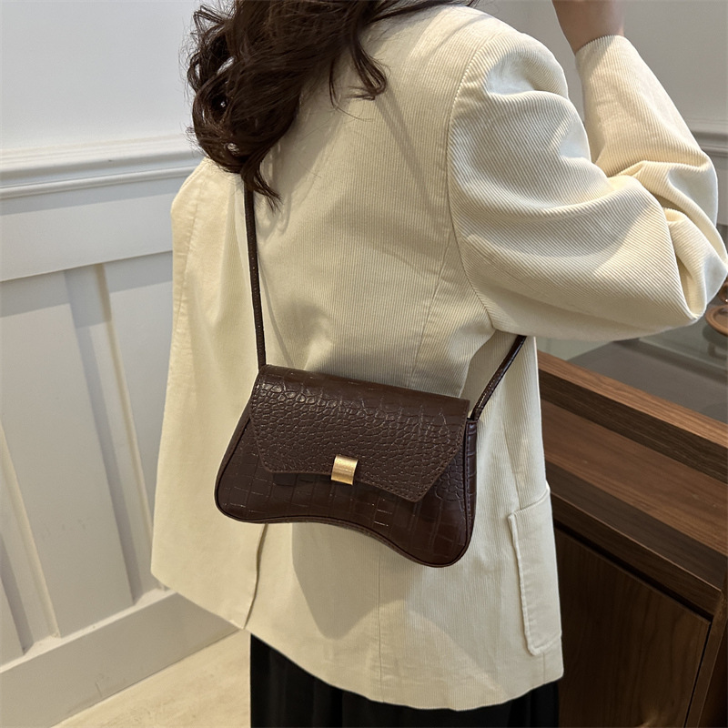 Commuter crossbody bag, casual bag, women's niche trendy single-shoulder bag, new autumn 2024 style, fashionable and simple small square bag Specification drawing