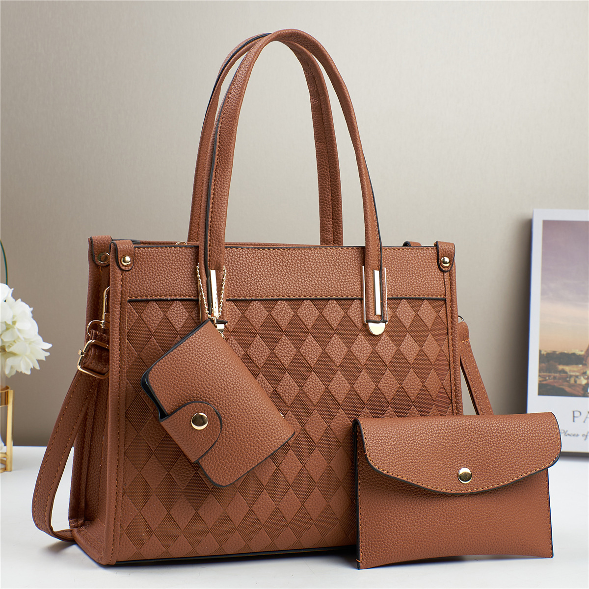 The 2024 new style of the foreign trade three-piece set bag features a high-quality diamond-shaped embossed large-capacity mom's trendy bag and a stylish tote mother-and-child bag details Picture