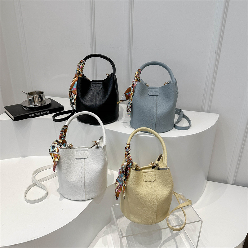 Cross-border quality bag for women 2024 Summer New style silk scarf crossbody bag, stylish hand-held vegetable basket bucket bag Application Scenario