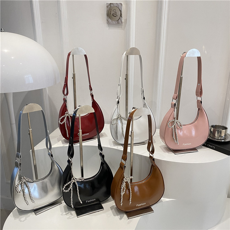 This year, niche design bags are in fashion. In 2025, there are new women's bags, summer commuting crossbody bags, and unique dumpling bags Application Scenario