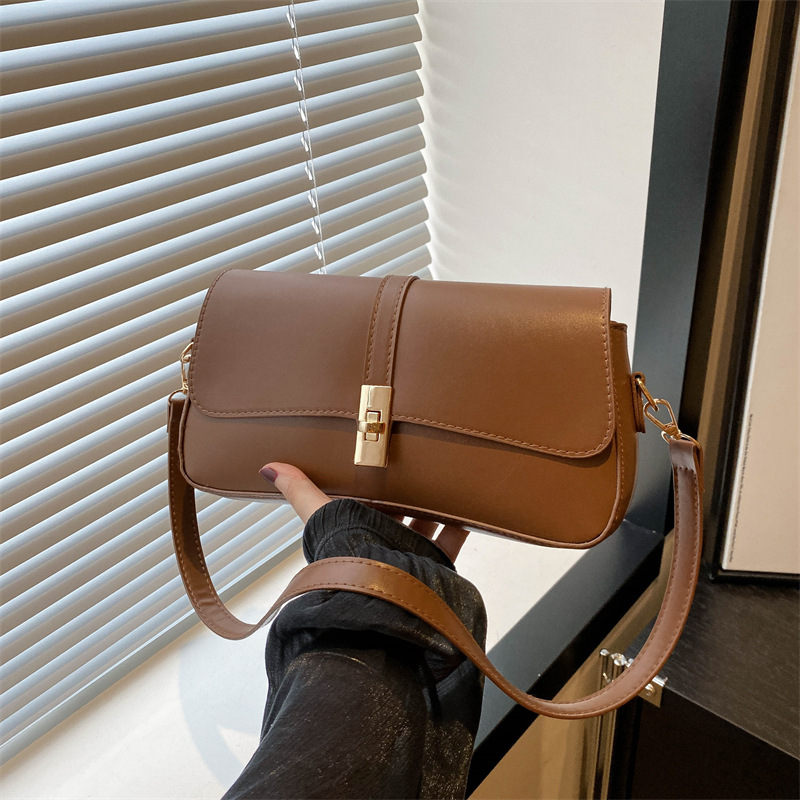 Retro, fashionable and high-quality small bag for women, 2024 summer new solid color versatile shoulder bag, commuting underarm bag, small square bag full figure