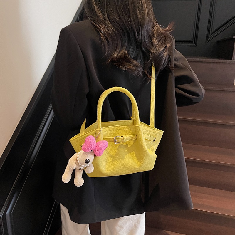 A niche casual and fashionable pleated hand-held bucket bag for 2025, a simple and versatile single-shoulder crossbody bag in a solid color Specification drawing