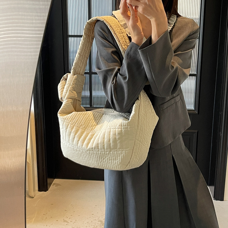 Korean niche pleated handbag for women 2025 new style versatile and fashionable single-shoulder cloud bag for commuting crossbody dumpling bag Specification drawing