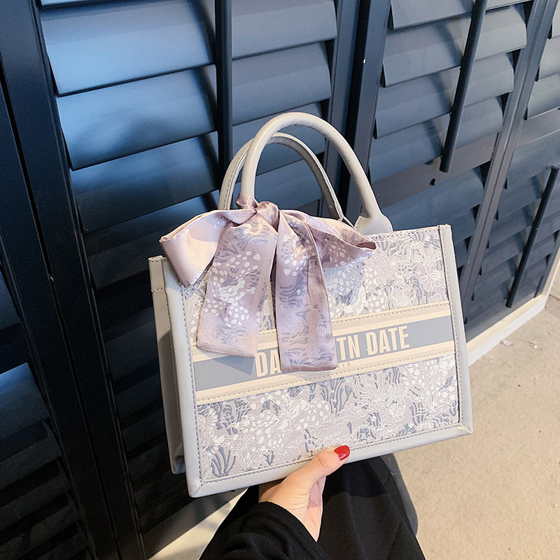 Large-capacity embroidered tote bag for women, high-end texture, niche commuter handbag, single-shoulder crossbody bag, casual large bag Specification drawing
