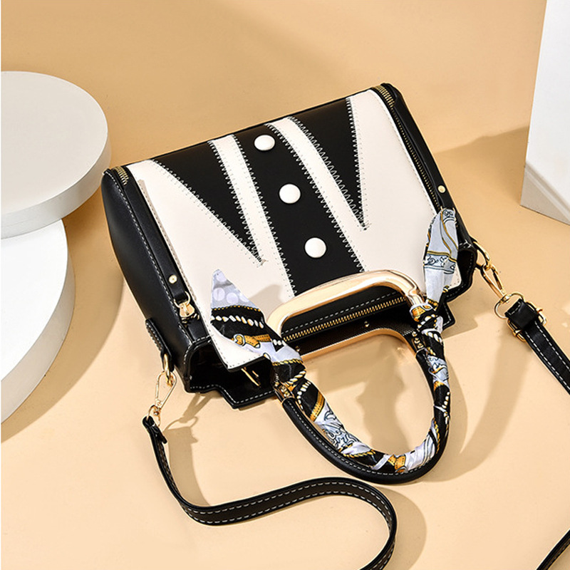 A 2022 new style of simple, fashionable and elegant multi-color women's bag for wholesale trade, a versatile silk scarf women's bag Application Scenario