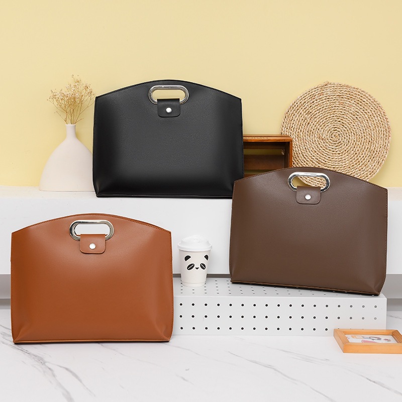 A simple yet sophisticated women's 2025 new stylish large-capacity clutch bag for work and commuting, a laptop bag details Picture