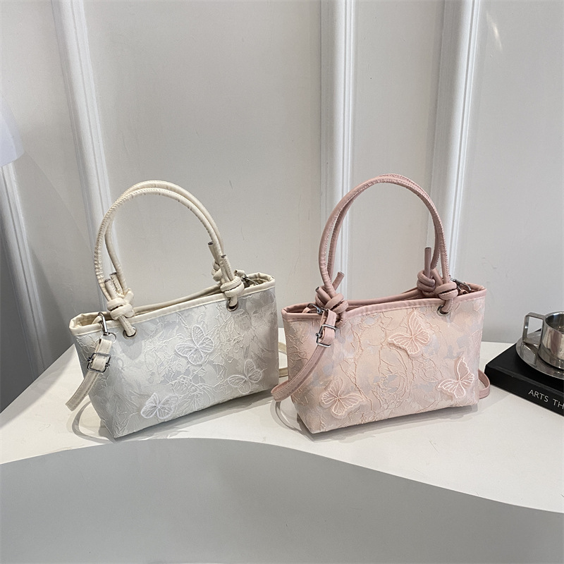 New Chinese-style texture hand-held women's bag 2025 Spring New style Chinese-style embroidered bucket bag, niche single-shoulder crossbody bag Application Scenario