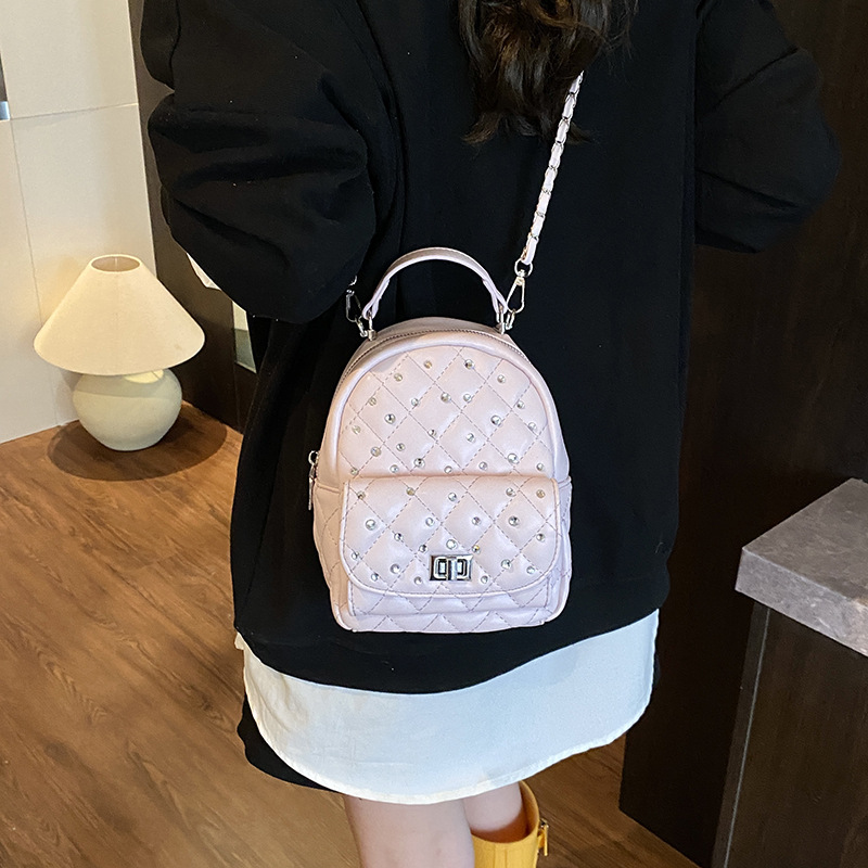 A new Spring/Summer 2025 diamond-encrusted chain small backpack for women, a fashionable and trendy diamond-encrusted versatile backpack for going out Application Scenario