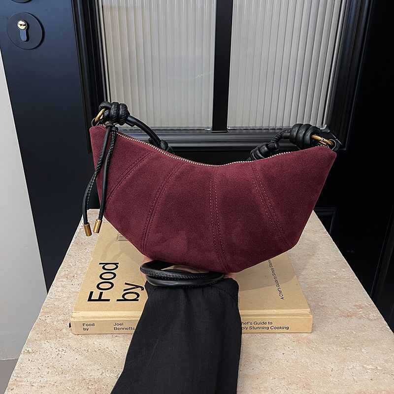 The retro Maillard women's 2024 new style matte single-shoulder crossbody bag with a unique and simple croissant details Picture