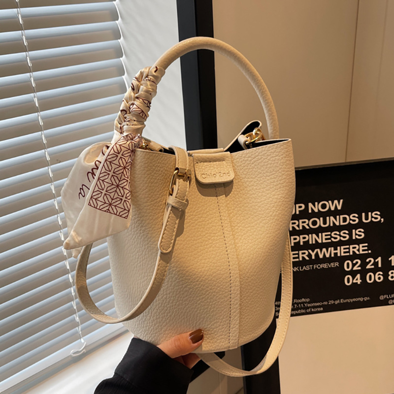 Cross-border commuting handbag for women 2025 New style fashionable soft leather bucket bag Versatile casual single-shoulder crossbody bag full figure