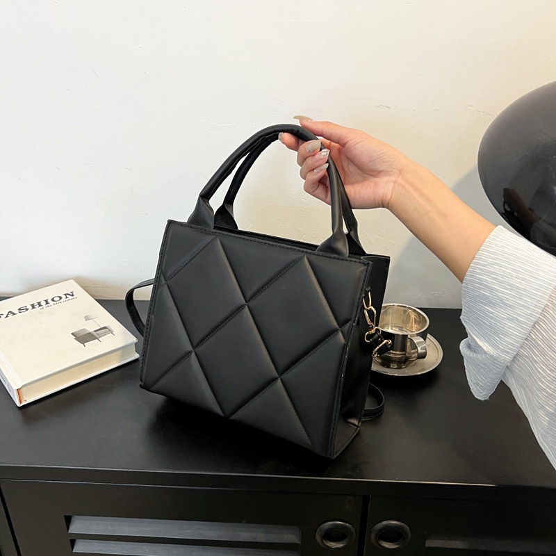 2025 New stylish solid-color bag, women's diamond-shaped candy-colored hand-held shoulder crossbody bag, simple small square bag full figure