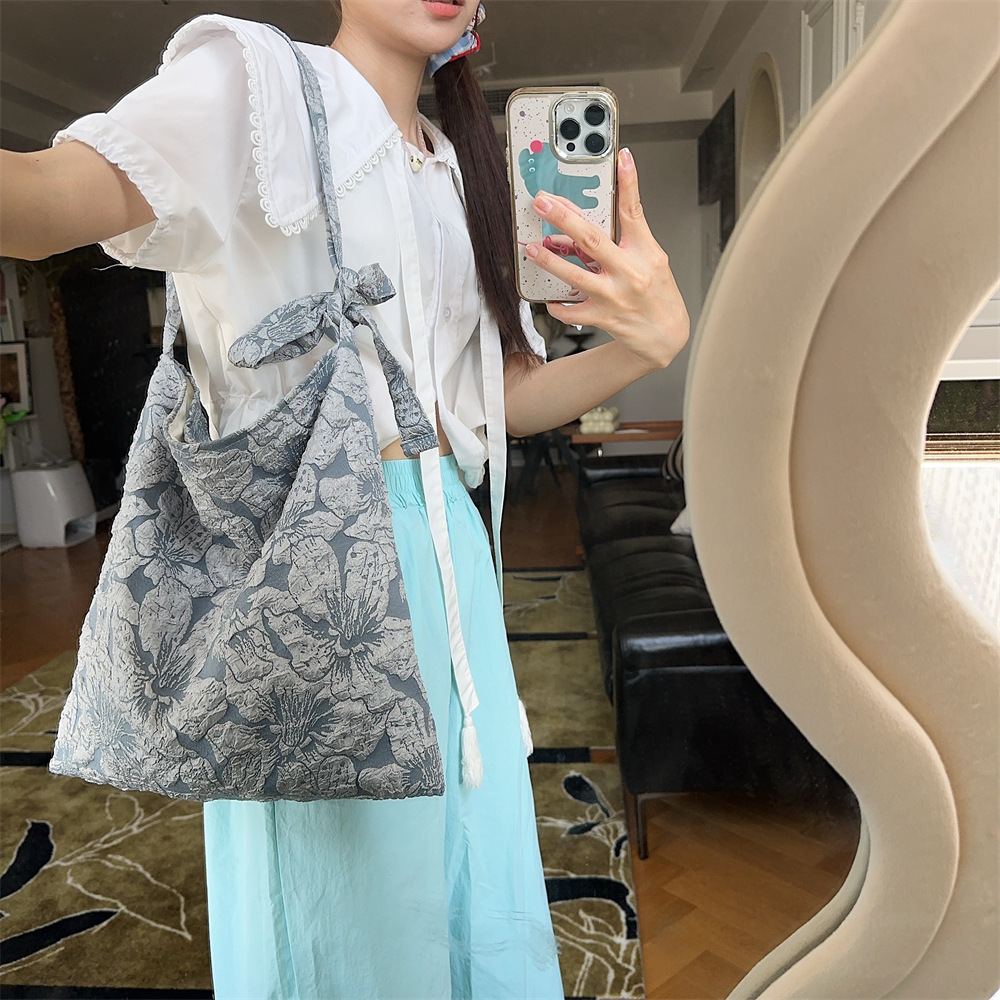 45153 French embossed Jacquard canvas bag Crossbody bag for Women, 2024 New style hand-held bag shoulder tray underarm bag details Picture