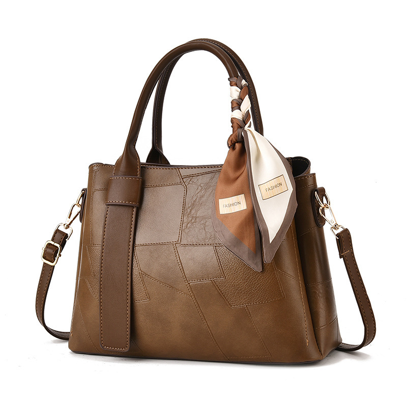The new women's fashion handbag for the 2024 autumn and winter season, a trendy single-shoulder crossbody bag for middle-aged moms Item Picture