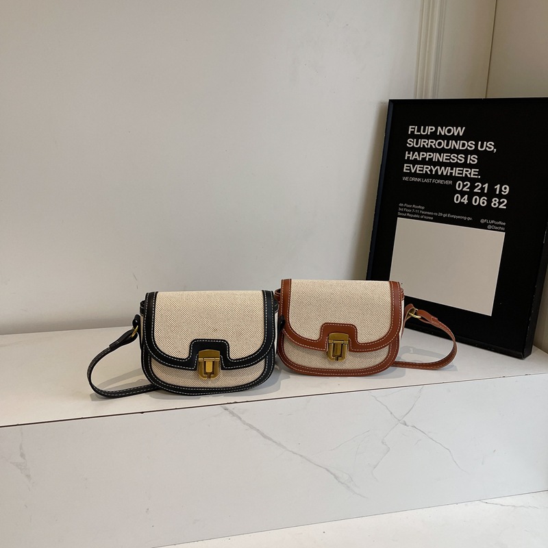 The 2025 summer new Korean niche color-blocking single-shoulder crossbody bag, a fashionable and retro saddle bag, and a versatile underarm bag Application Scenario