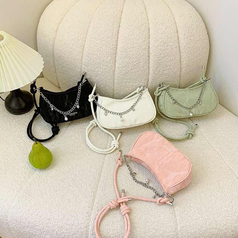 Cross-border style versatile chain single-shoulder bag for women, new Spring/Summer 2024, a niche design with a high-quality underarm bag Application Scenario