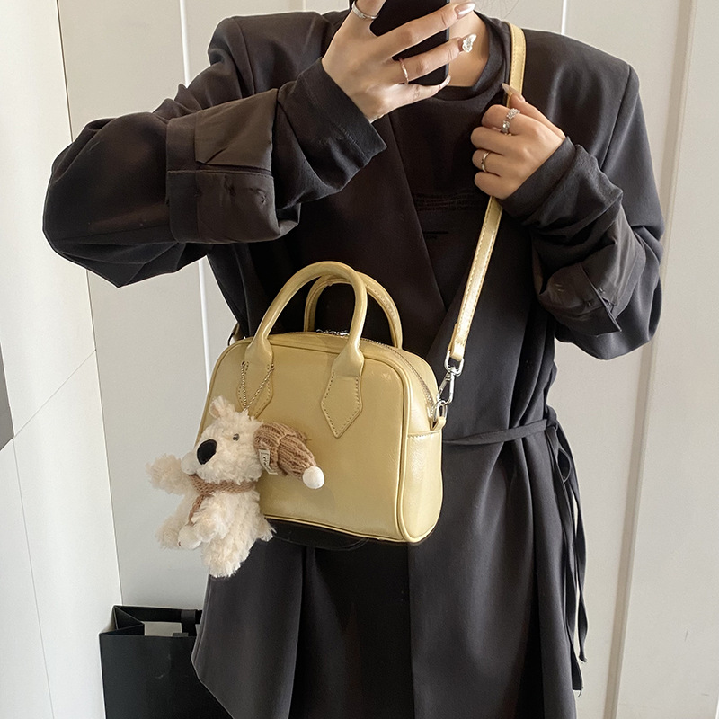Soft leather fashionable hand-held bowling bag for women 2025 new style casual and versatile crossbody bag for work and commuting pillow bag Specification drawing