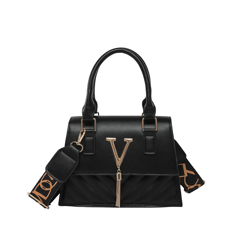 This year, the popular embroidered thread diamond-shaped bag for women in 2025 is a new single-shoulder bag with a stylish texture and a chain crossbody small square bag Item Picture