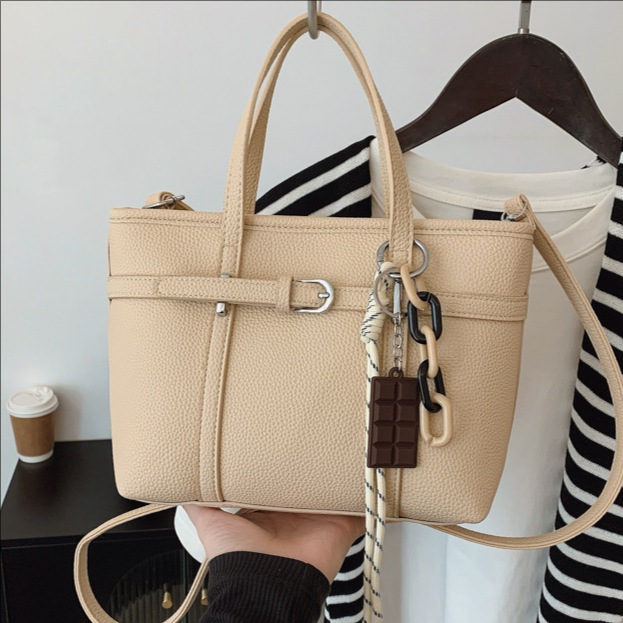 Retro and high-end large-capacity bucket bag for women, 2025 new style fashionable and trendy crossbody bag, versatile commuting single-shoulder bag full figure