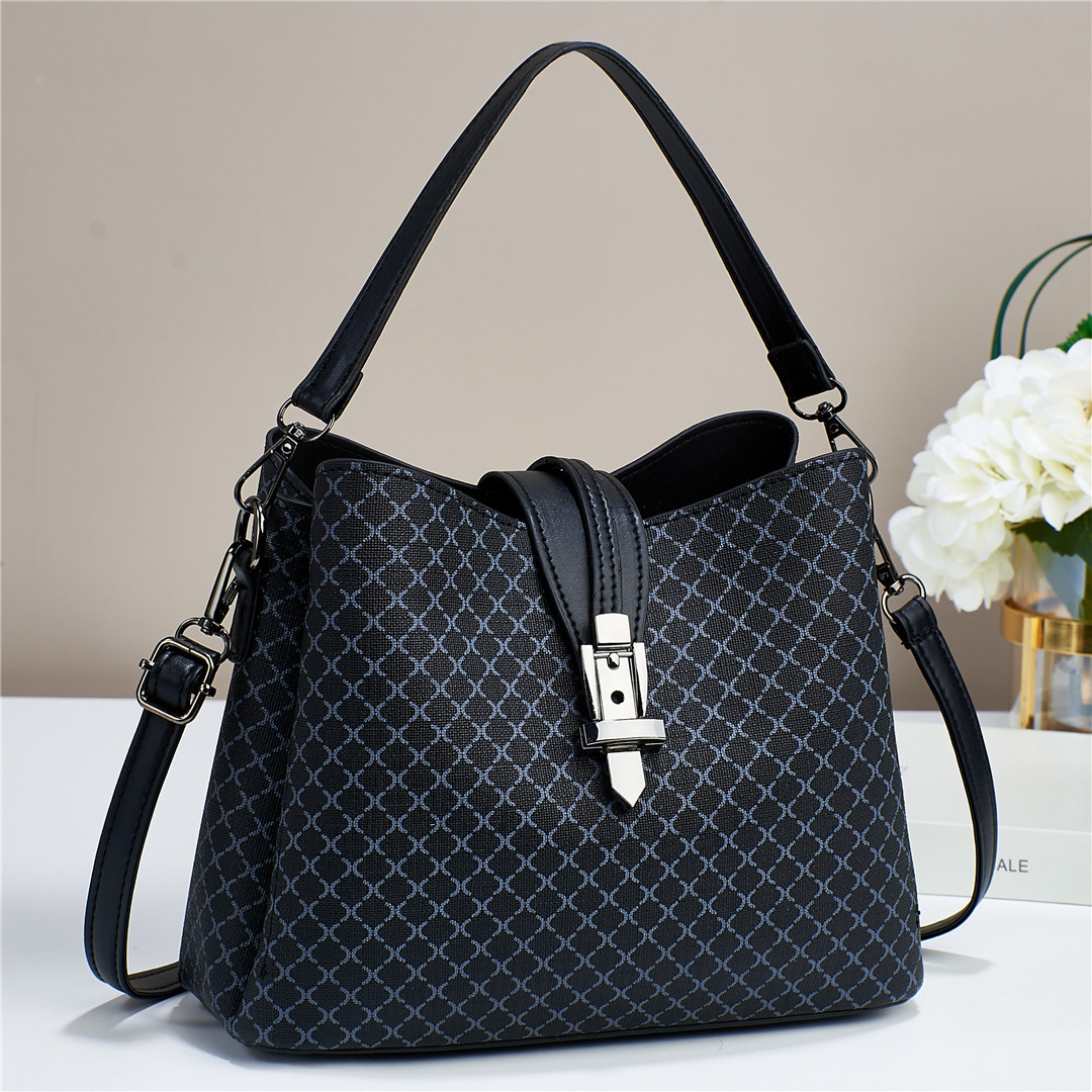 Bucket Bag 2022 New style, trendy and fashionable, large-capacity patterned women's bag, simple and versatile, single-shoulder crossbody bag, hand-carry Application Scenario