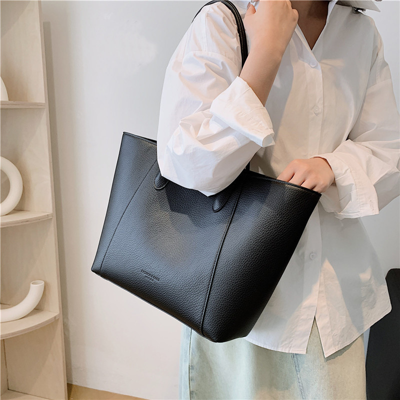 Large-capacity soft-faced retro bucket bag 2024 new solid color fashionable casual commuting simple single-shoulder tote bag Application Scenario