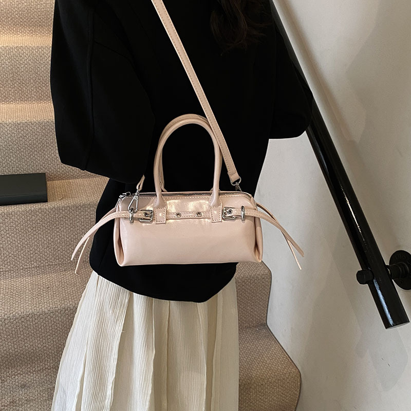 High-end commuting Boston handbag for women, new Spring/Summer 2025, versatile, fashionable and stylish single-shoulder crossbody bag details Picture