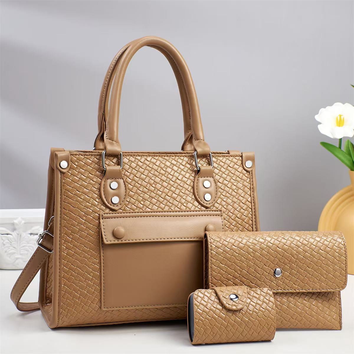 A new single-shoulder, stylish and versatile letter bag for women's daily commuting in 2025, featuring a large capacity for foreign trade Specification drawing