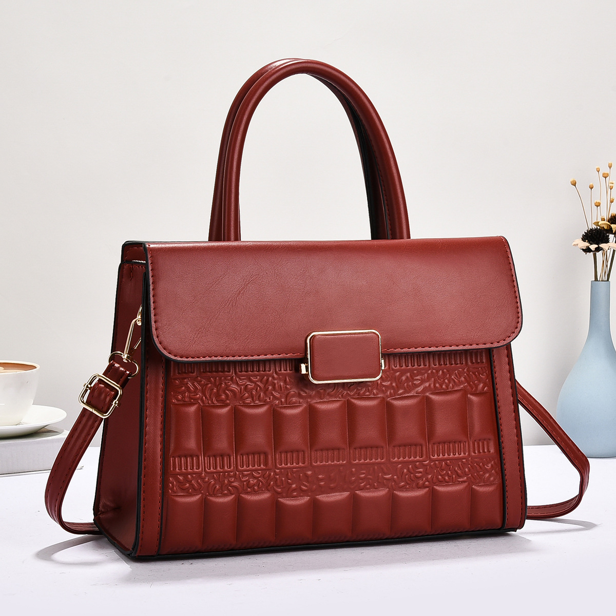 Bags Cross-border 2024 Spring New Personalized and fashionable embossed women's bag, high-quality single-shoulder crossbody handbag Application Scenario