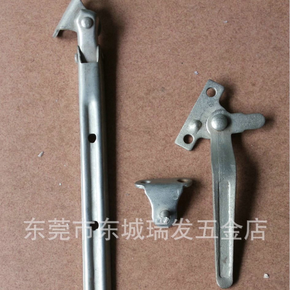 Old-fashioned iron and steel window hinges, steel window braces, iron window handles, door hinges, door hinges, door shafts, window locks, and door and window hooks details Picture