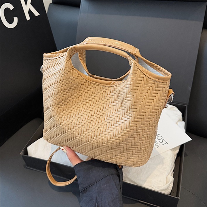 Cross-border 2025 New large-capacity handbag, women's retro and fashionable mother-and-child bag, versatile shoulder bag, woven crossbody bag full figure