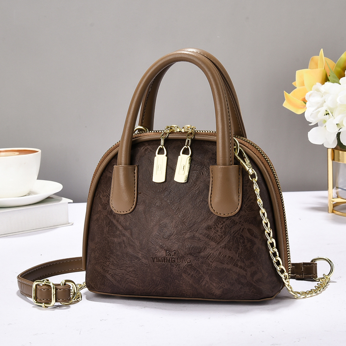 One-piece consignment hand-held small bag for women, 2025 new trendy retro pillow bag, versatile and multi-functional single-shoulder crossbody bag Application Scenario