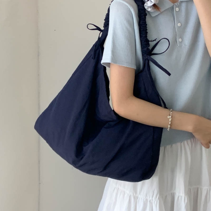 Pleated underarm bag, nylon tote bag, 2025 new trendy and fashionable Korean-style shoulder bag, versatile and large-capacity crossbody bag Application Scenario
