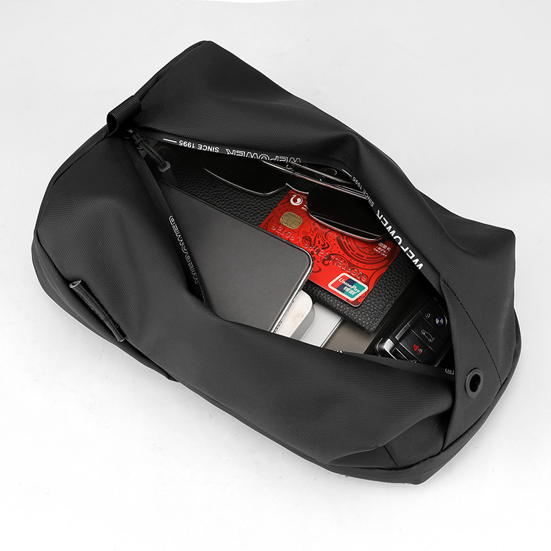 WEPOWER's new men's USB chest bag, a trendy large-capacity hand-held shoulder bag, and a fashionable and simple business crossbody bag Application Scenario