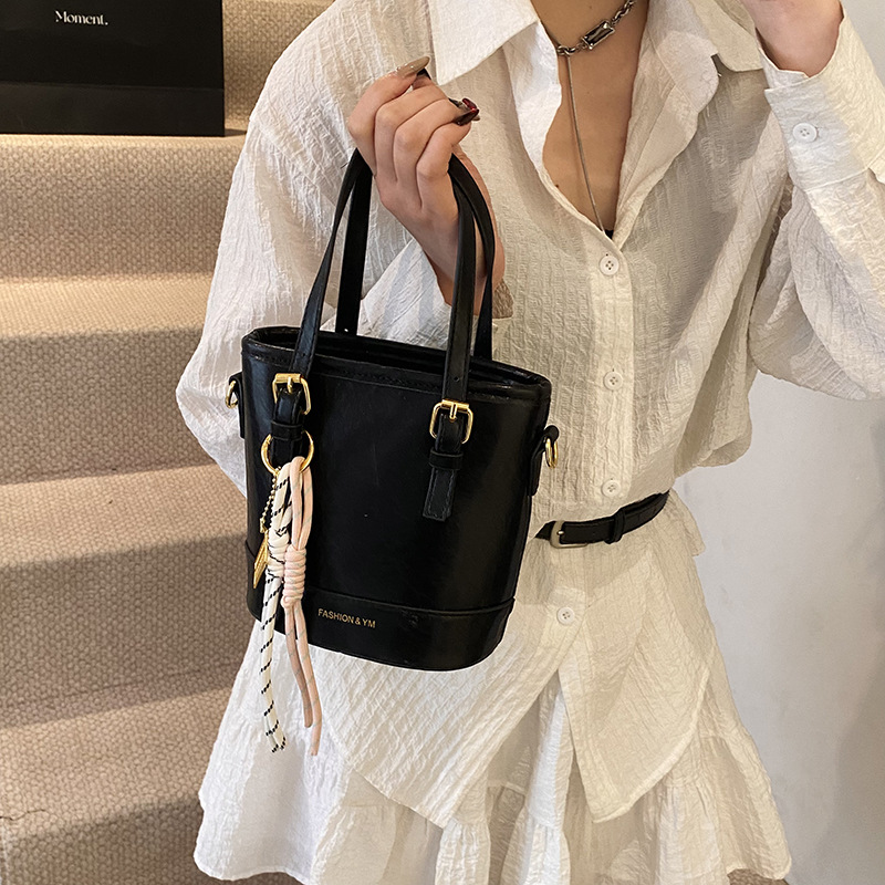 High-end hand-held bucket bag for women, 2025 new style, stylish color contrast single-shoulder underarm bag, casual and simple crossbody bag Specification drawing