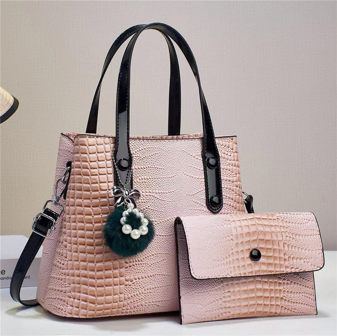 The 2023 new style of the "Mother and Child Bag" shiny leather two-piece set features a high-quality, large-capacity, single-shoulder, crossbody design for women Application Scenario