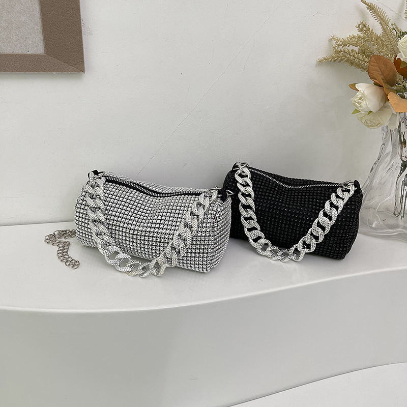 Full Diamond bag for women, Spring/Summer 2024 new ins hot diamond banquet bag, high-quality chain water diamond single-shoulder crossbody bag Application Scenario