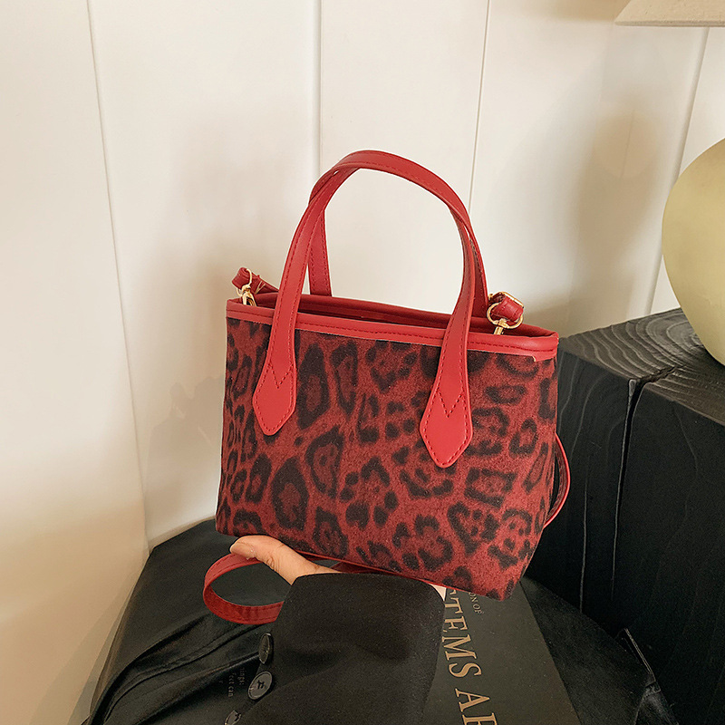 2024 Autumn/Winter new textured matte handbag, Korean leopard print single-shoulder crossbody bag, phone bag, women's bag full figure