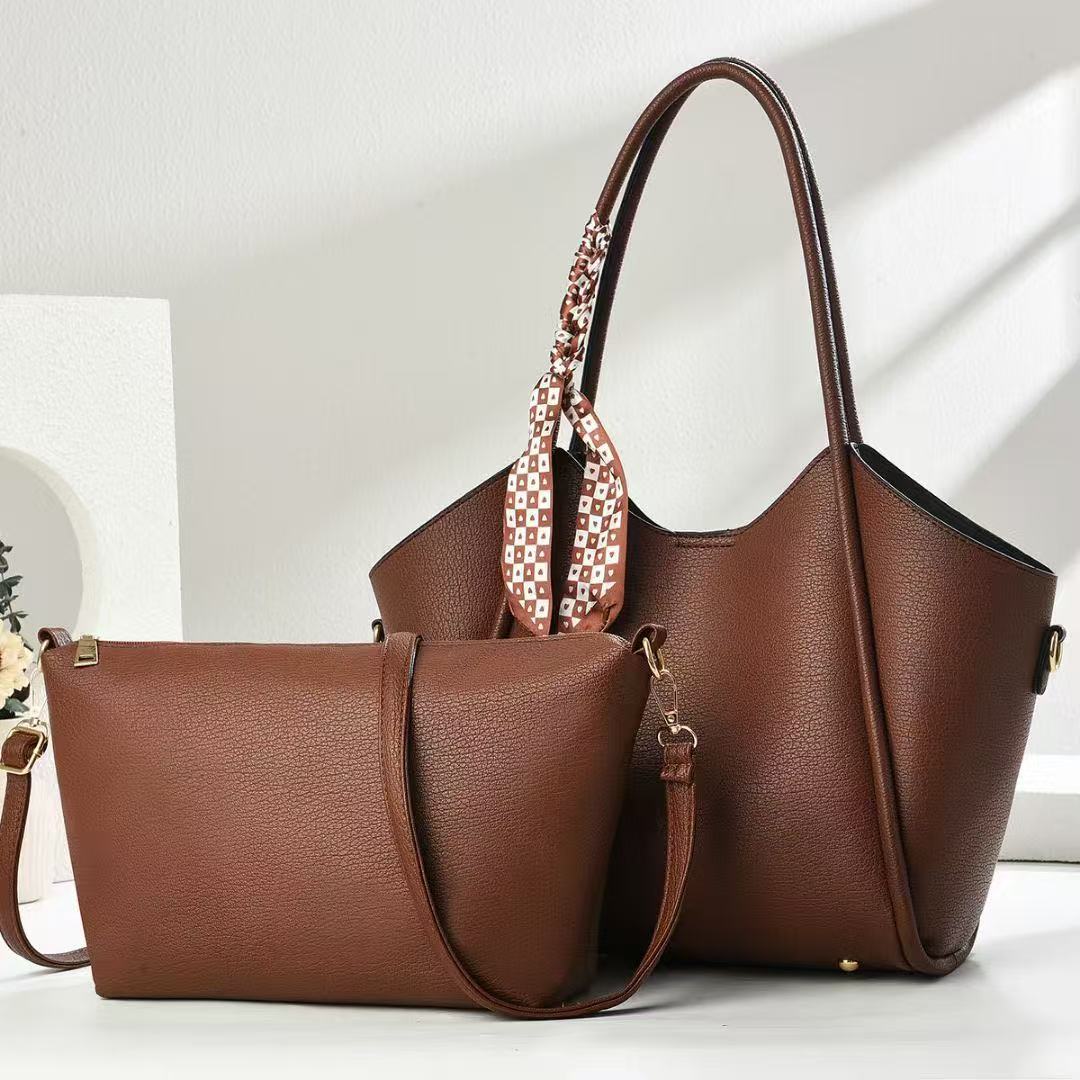 This season's women's bag features a simple and casual texture, a large-capacity single-shoulder underarm tote bag for commuting to work details Picture