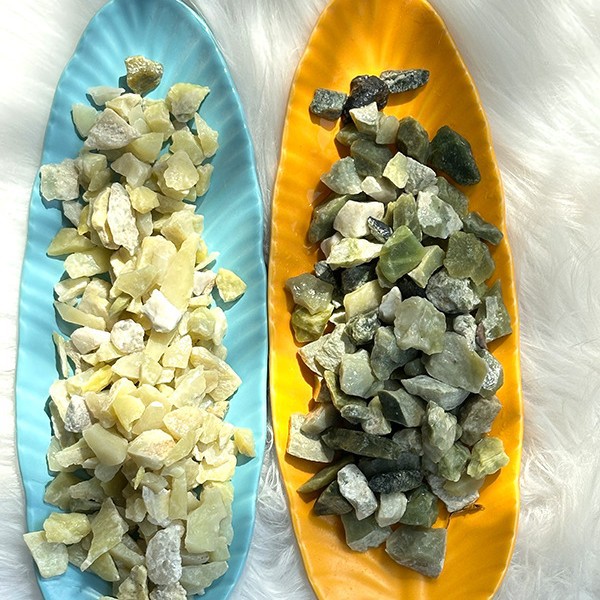 The manufacturer supplies green pebbles and gravel, phoenix green and emerald green crushed stones, which are widely used for courtyard decoration, paving, garden and basement details Picture