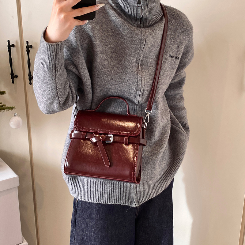 A new 2024 trendy and versatile women's handbag with a Kelly strap, a small square crossbody bag with a belt and strap full figure