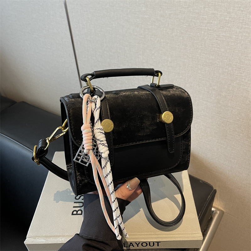 High-end retro matte handbag for women, 2025 new trendy and fashionable small square bag, single-shoulder crossbody bag for women Specification drawing