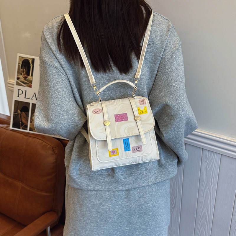 A cute and niche school-style backpack for students to class, a versatile bag for women to commute and go shopping Specification drawing
