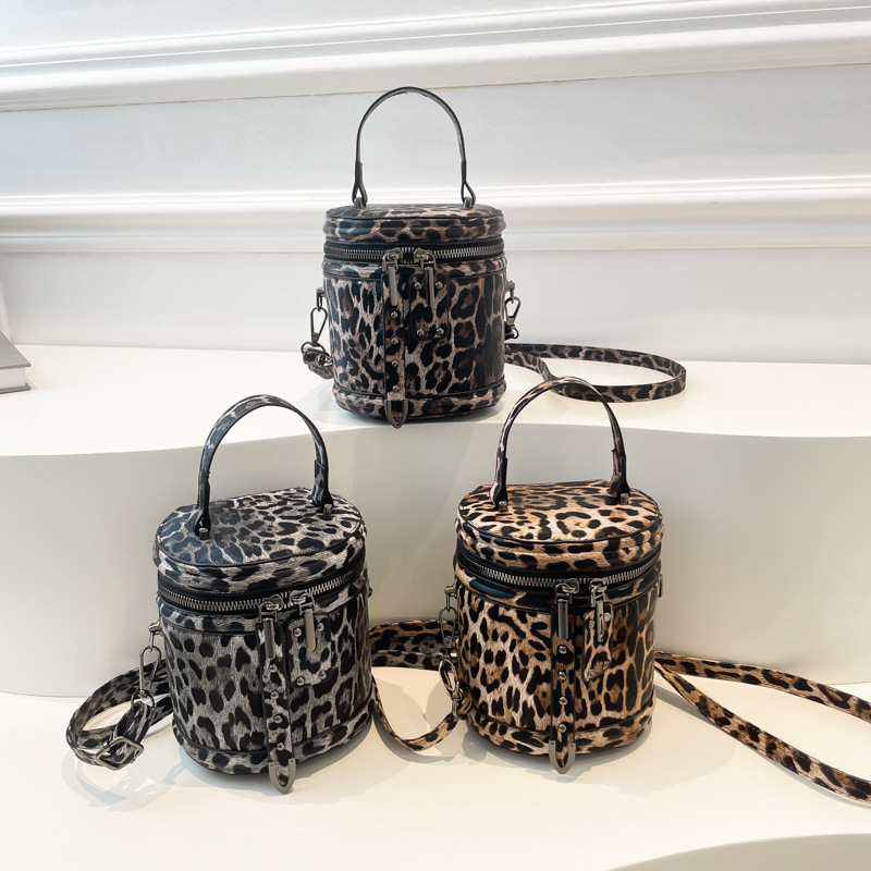 A simple and niche leopard print cylindrical bucket bag for women, a new 2024 fashionable and versatile handbag, a high-end single-shoulder bag Application Scenario