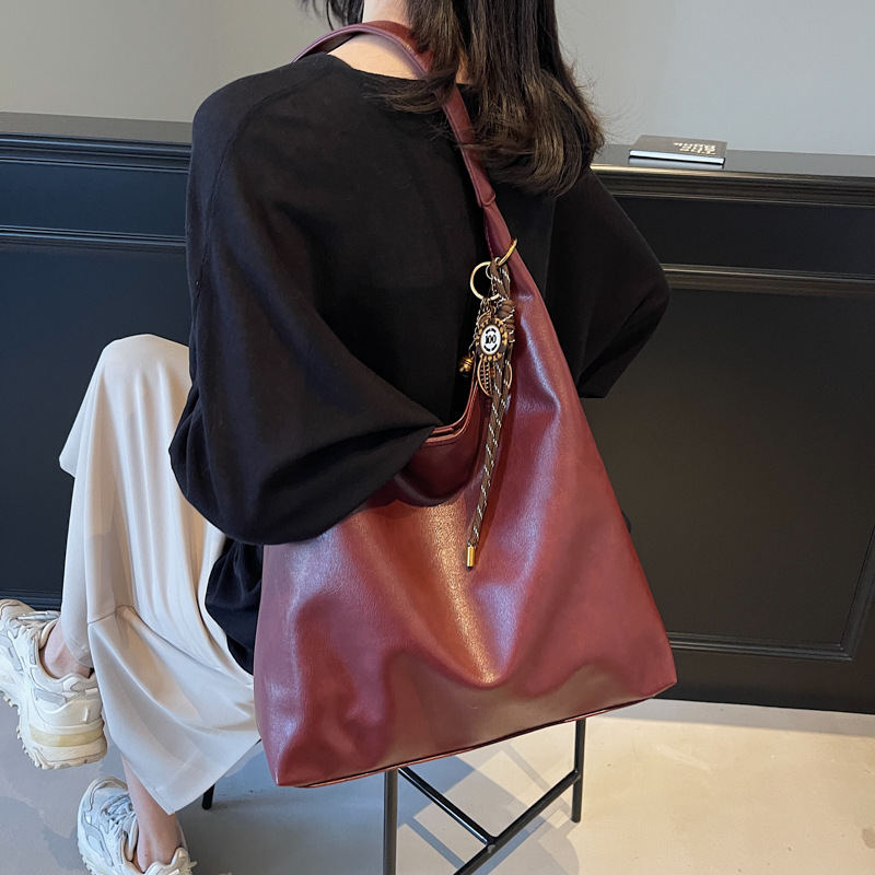 Retro work commuting bag for women, large-capacity 2024 new winter versatile casual single-shoulder shopping bag tote bag details Picture