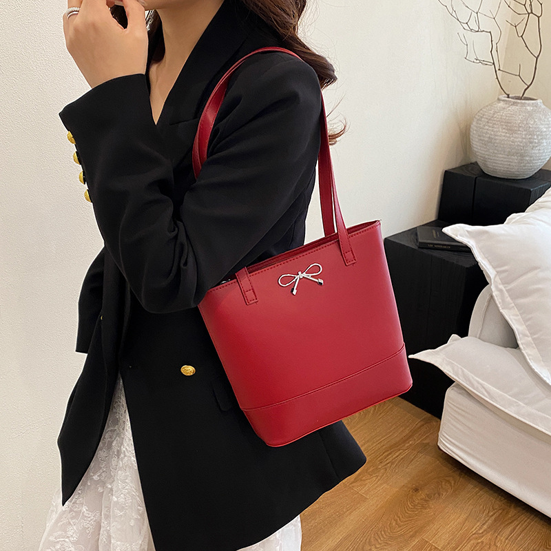 A new silver high-end, fashionable and versatile large-capacity bag, a single-shoulder bag for college students' classes and a tote bag for commuting details Picture