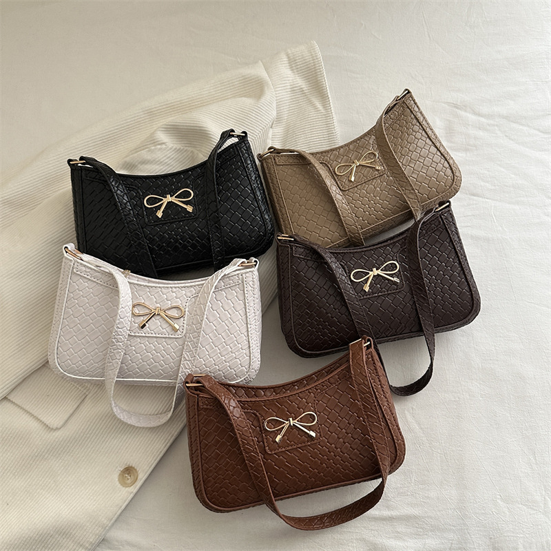 Elegant Lady 2025 Summer Retro new solid color bow fashionable casual commuting single-shoulder armpit small square bag Application Scenario