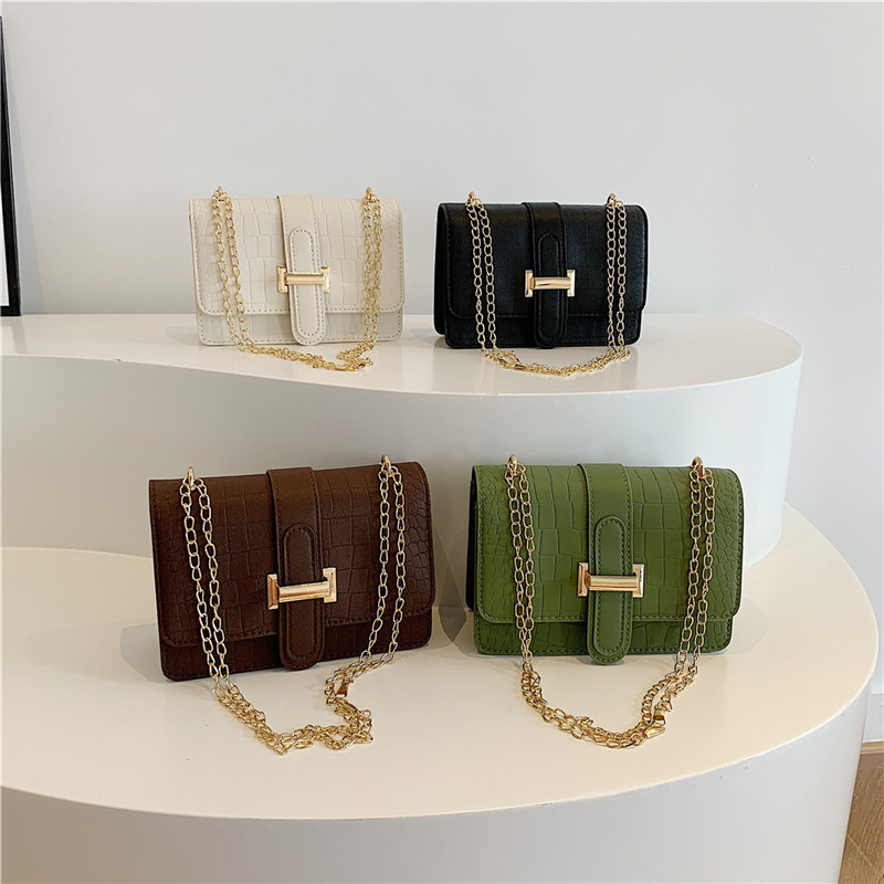New women's 2025 trendy Korean-style versatile single-shoulder bag, crossbody Instagram fashion chain small square bag Application Scenario