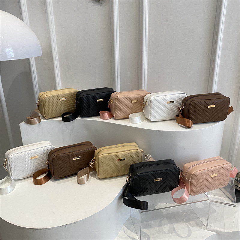 The 2025 new wavy pattern women's bag is fashionable and versatile. The embroidered camera bag and the casual single-shoulder small square bag are cross-border trends Application Scenario