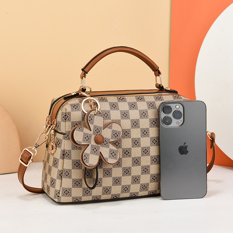 The 2025 new stylish large-capacity hand-held pillow bag, versatile single-shoulder crossbody bag for women, small square and trendy details Picture