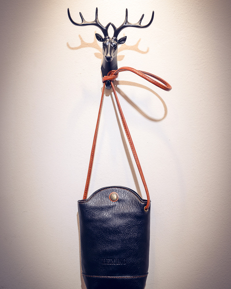 2020 new retro pu women's bag, simple and personalized mobile phone bag, coin purse, mini single-shoulder crossbody small bag Application Scenario